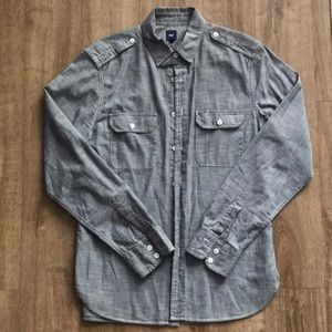 GAP Long Sleeve Men's   Button-Down Shirt - Size Small (EUC)